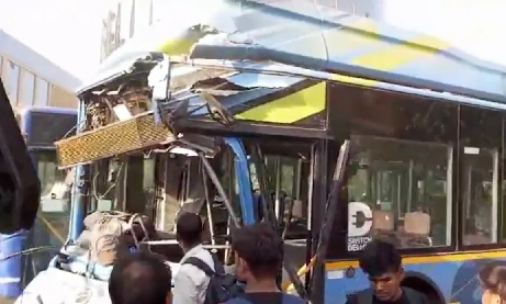   دہلی کے نوروجی نگر میں آج صبح 2 بسوں کے تصادم میں ایک شخص زخمی 