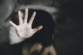 گجرات میں 15 سالہ لڑکی نے اپنے نوزائیدہ بچی کو عمارت کی چھت سے پھینک دیا 