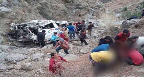 جموں و کشمیر میں گاڑی پھسل کر کھائی میں گرنے سے 3 فوجی اہلکار ہلاک
