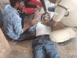 حیدرآباد کے چارمینار پر چڑھنے والا شخص گر گیا، پولیس اہلکار نے اسے بچا لیا