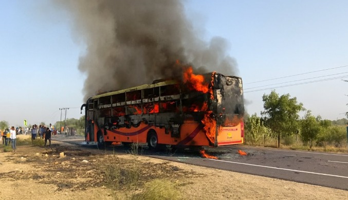 جیسلمیر-جودھ پور روڈ پر بس میں آگ لگنے سے 19 افراد ہلاک ہونے کا خدشہ
