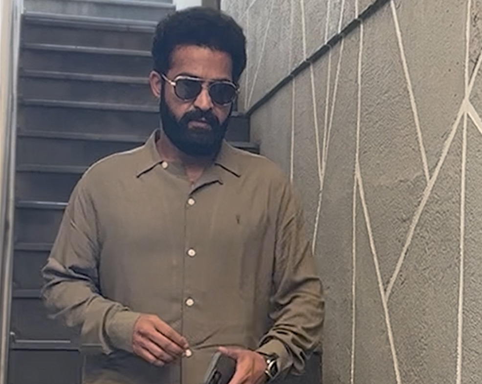 این ٹی آر جونیئر نے فلم وار 2 کے لیے ڈبنگ شروع کی 