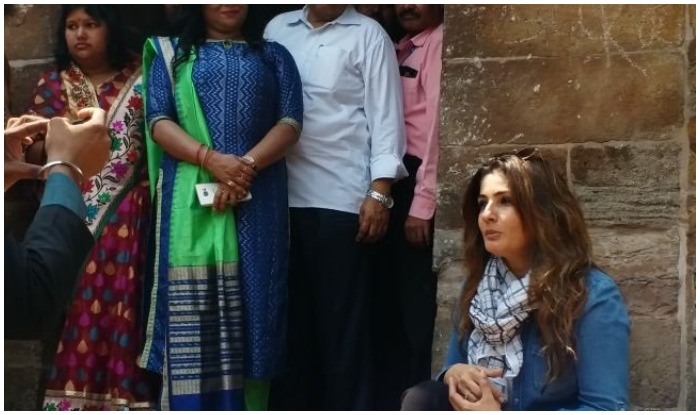 اداکارہ روینا ٹنڈن کے خلاف ایف آئی آر درج