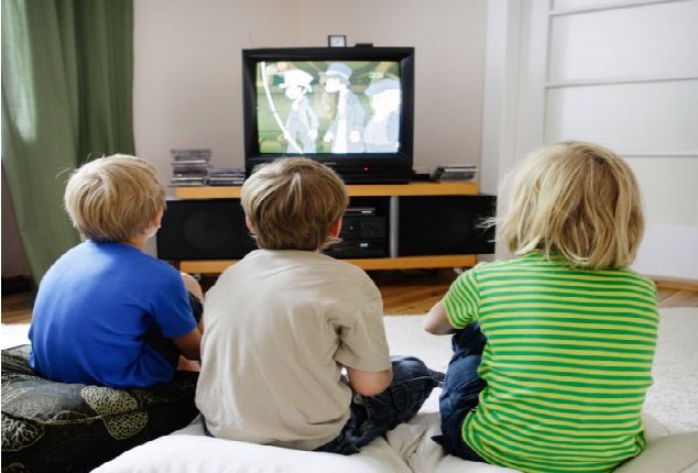 ویڈیو گیم اور ٹی وی نہ رکھیں بچوں کے کمروں میں