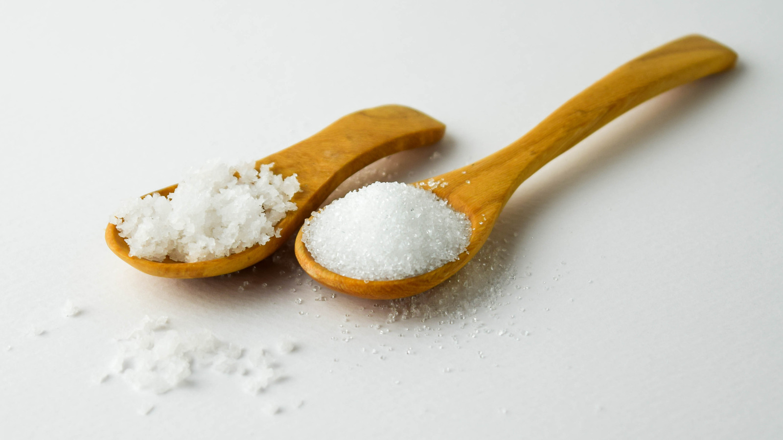 نمک اور چینی کا استعمال کم کریں۔