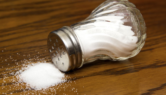 ہوشیار! زیادہ نمک کھانے کے یہ ہیں چار بڑے نقصان