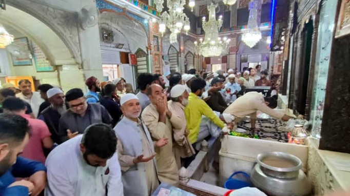 کشمیر: حضرت شیخ حمزہ مخدومی (رح) کا عرس عقیدت و احترام سے منایا گیا