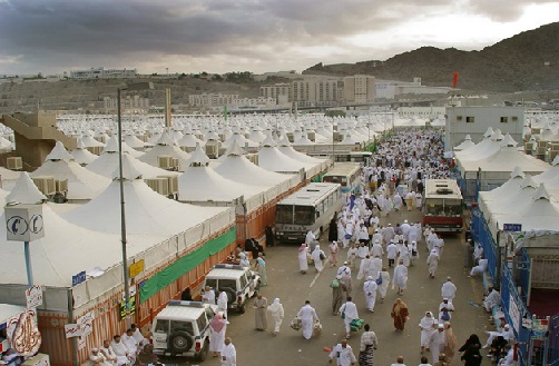 حج 2018 : وقوف عرفہ اور مزدلفہ میں شب گزاری کے بعد اب عازمین حج کے منیٰ پہنچنے کا سلسلہ جاری