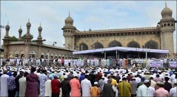 مکہ مسجد میں جمعۃ الوداع کے موقع پر سب سے بڑا اجتماع