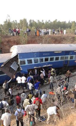 بنگلو ر ۔ ار نا کلم ٹرین پٹر ی سے اتری ۔ 5 افراد کے مر نے کا خد شہ