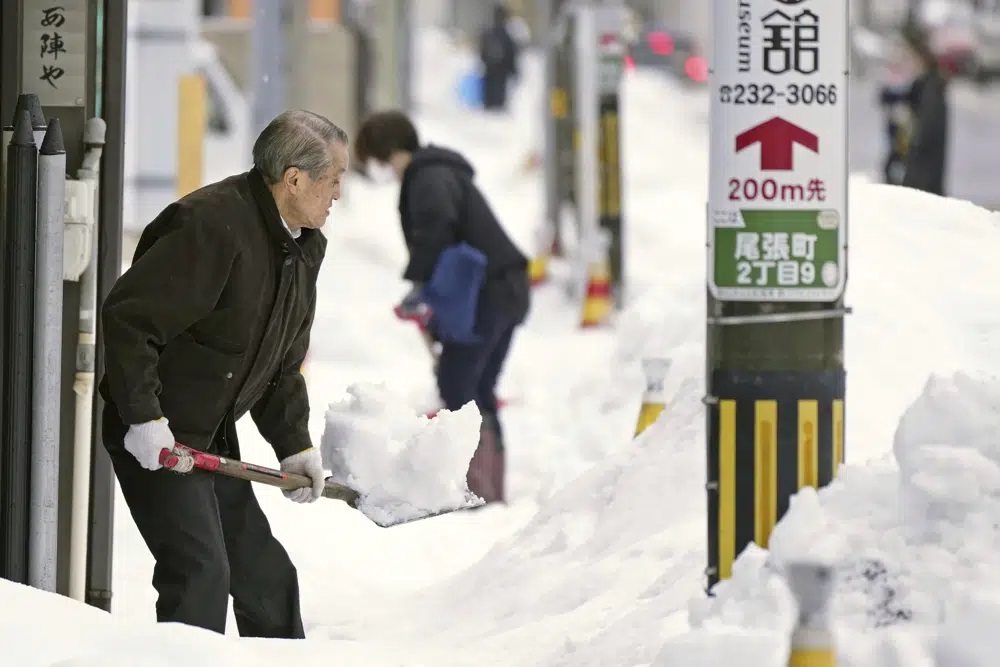 امریکہ، جاپان میں برفباری سے نظام زندگی درہم برہم، 51 افراد ہلاک