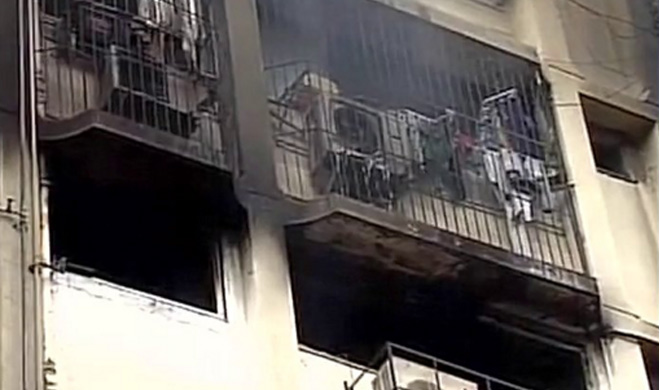 ممبئی کی ایک بلڈنگ میں لگی آگ