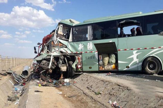 چین :مسافر بس اور ٹرک کی ٹکر ، بارہ افراد ہلاک 