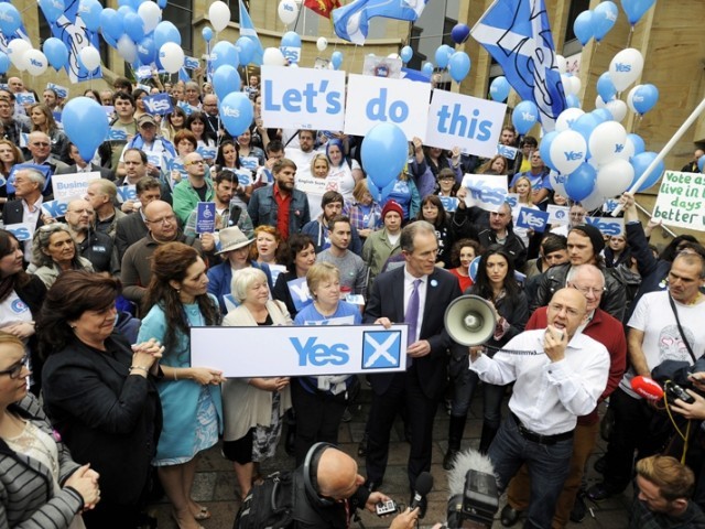 اسکاٹ لینڈ میں تاج برطانیہ کے ساتھ رہنے یا نہ رہنے سے متعلق ریفرنڈم جاری