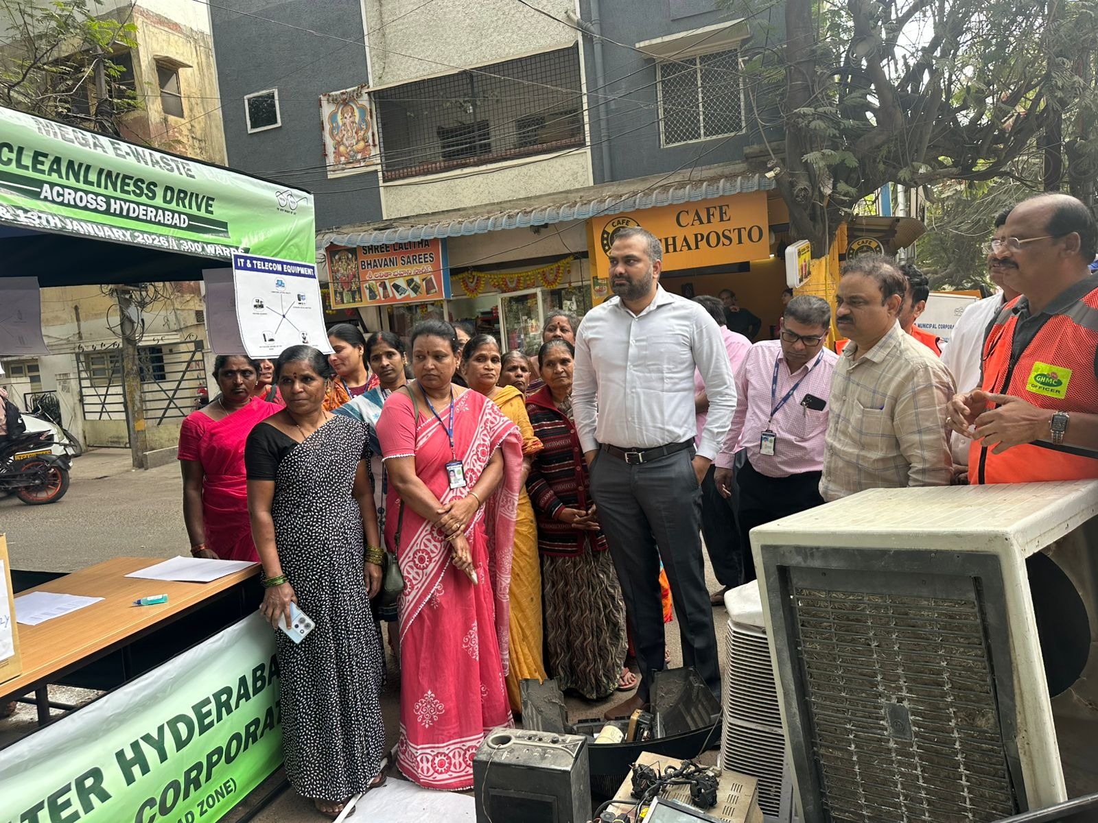   گریٹر حیدرآباد   کمشنر آر وی کرنن کا باغ لنگم پلی میں میگا ای۔ویسٹ ڈرائیو کا معائنہ