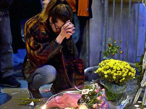 پیرس کے ایک حملہ آور کی شناخت ہوئی،  گاڑیوں کی تلاش