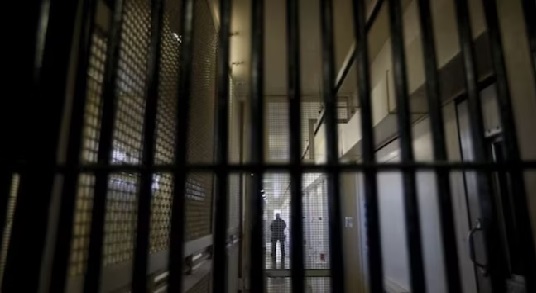 قطر کی عدالت نے آٹھ سابق ہندوستانی بحریہ کے سابق افسران کی سزائے موت کو قید میں تبدیل کر دیا