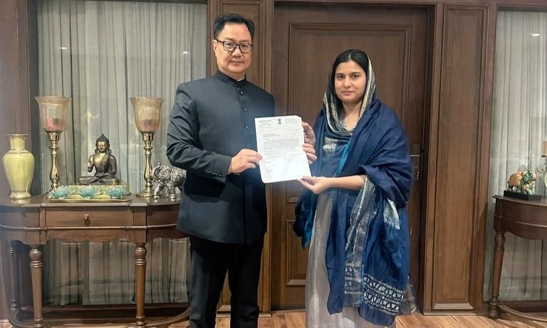 اقرہ حسن کی کرن رجیجو سے ملاقات، یو میڈ پورٹل کی آخری تاریخ میں توسیع کا مطالبہ