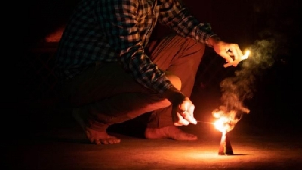 پٹاخوں کے نقصانات — خوشی کا لمحہ، مصیبت کا سبب