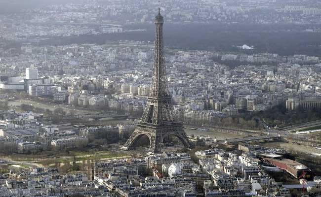 فرانس میں یفل ٹاورچند گھنٹوں کیلئے بند:ٹاور پر نظرآیا مشتبہ شخص