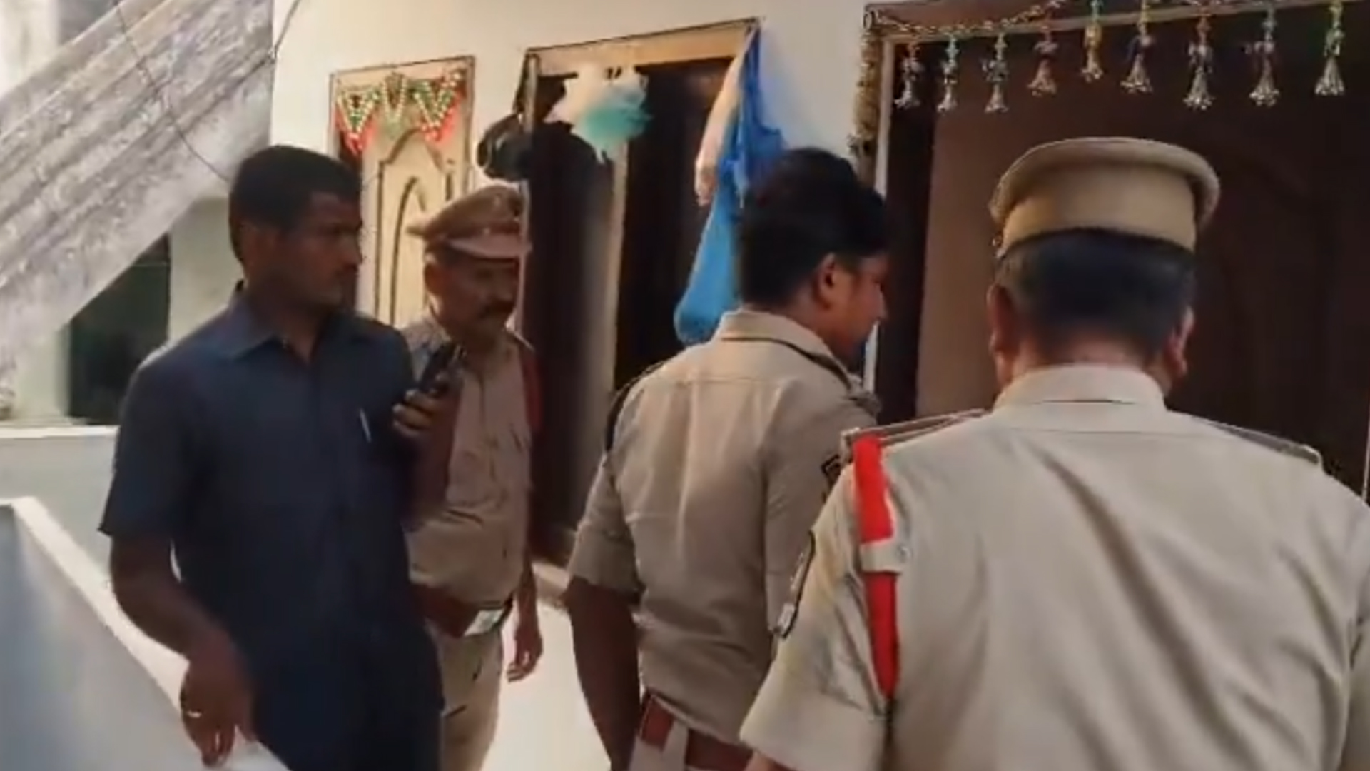 حیدرآباد پولیس کی منگل ہاٹ میں بڑے پیمانے پر گھر گھر تلاشی مہم