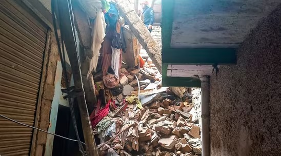 دہلی میں چار منزلہ عمارت گرنے سے دولوگوں کی موت ، آٹھ زخمی