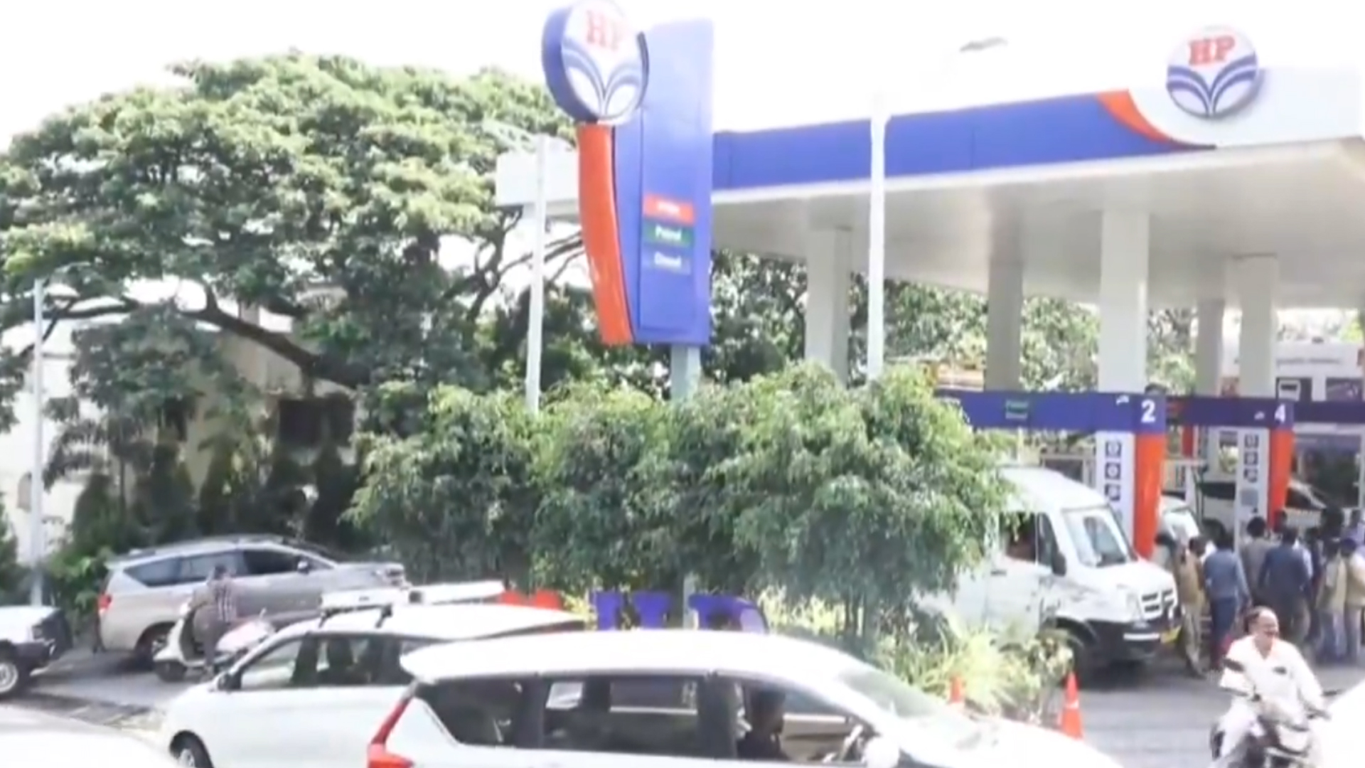 آندھرا پردیش میں ڈیزل کی قلت، کسان اور عوام شدید  مشکلات