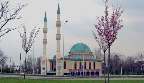 ہالینڈکے حکام مسلمانوں پر تشدد،مسجدوں پر حملوں کے واقعات چھپا رہے ہیں