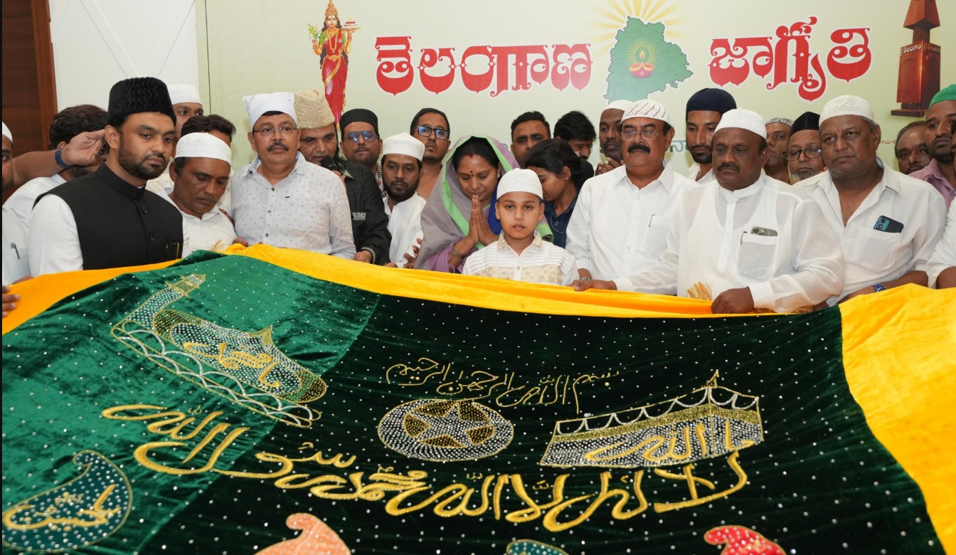 تلنگانہ جاگروتی کا غلافِ مبارک اجمیر شریف روانہ، نئی سیاسی جماعت کی کامیابی کے لیے دعا
