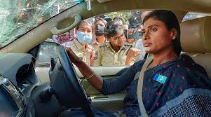 وائی ایس شرمیلا جن کو حیدرآباد میں احتجاجی مارچ کے دوران گرفتارکیاگیا تھا، ضمانت مل گئی