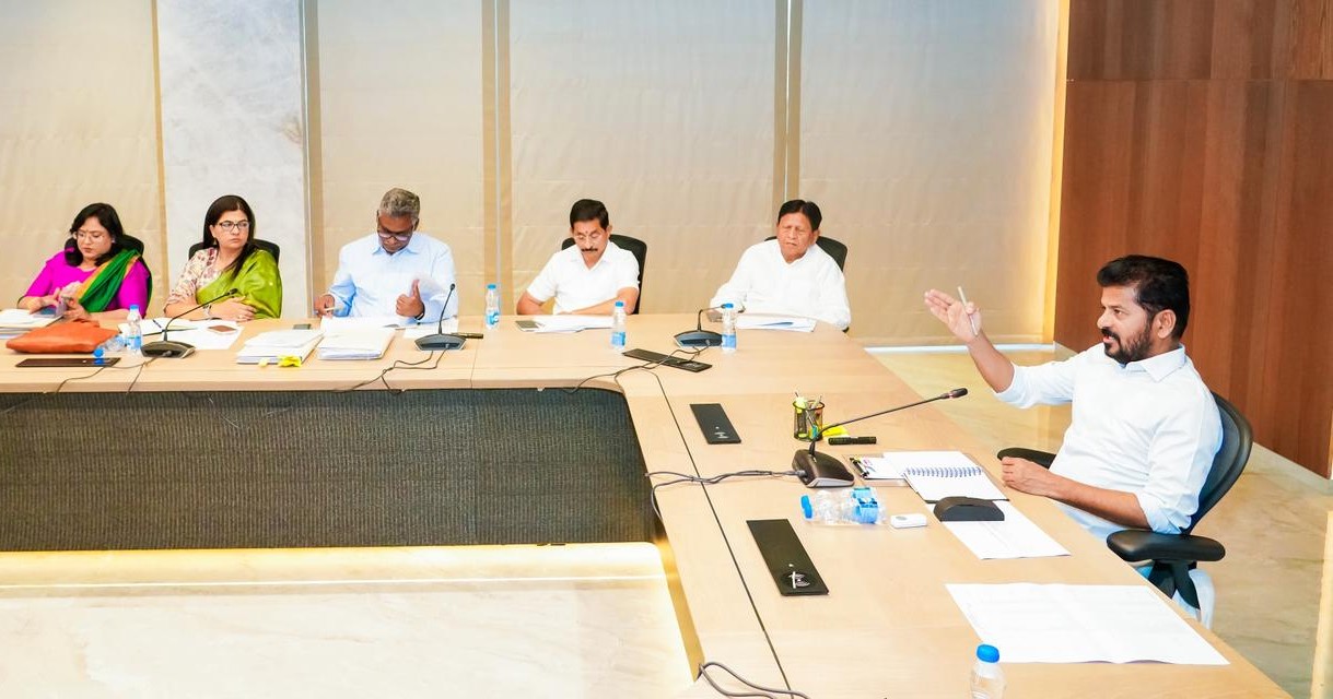 طلبہ کو اشیاء کی بروقت فراہمی یقینی بنائیں، وزیراعلیٰ ریونت ریڈی کی ہدایت