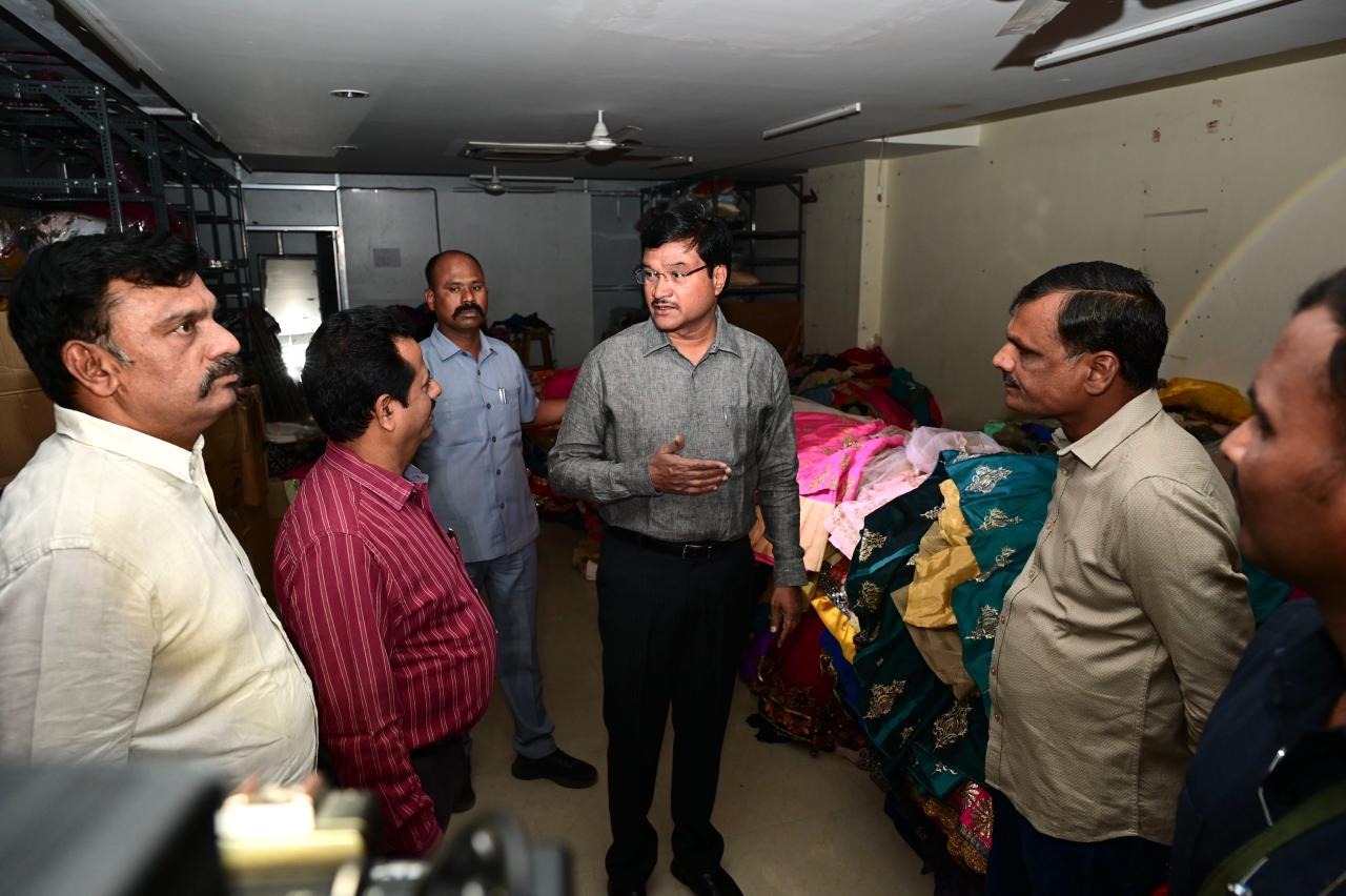 حیدرا کی کارروائی: فائر سیفٹی قوانین کی خلاف ورزی پر جوبلی ہلز اور نامپلی کے فرنیچرشورو سیز