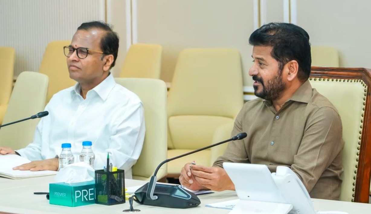 وزیرِ اعلیٰ ریونت ریڈی کا سخت انتباہ،گندی سڑکوں پر فوری معطلی