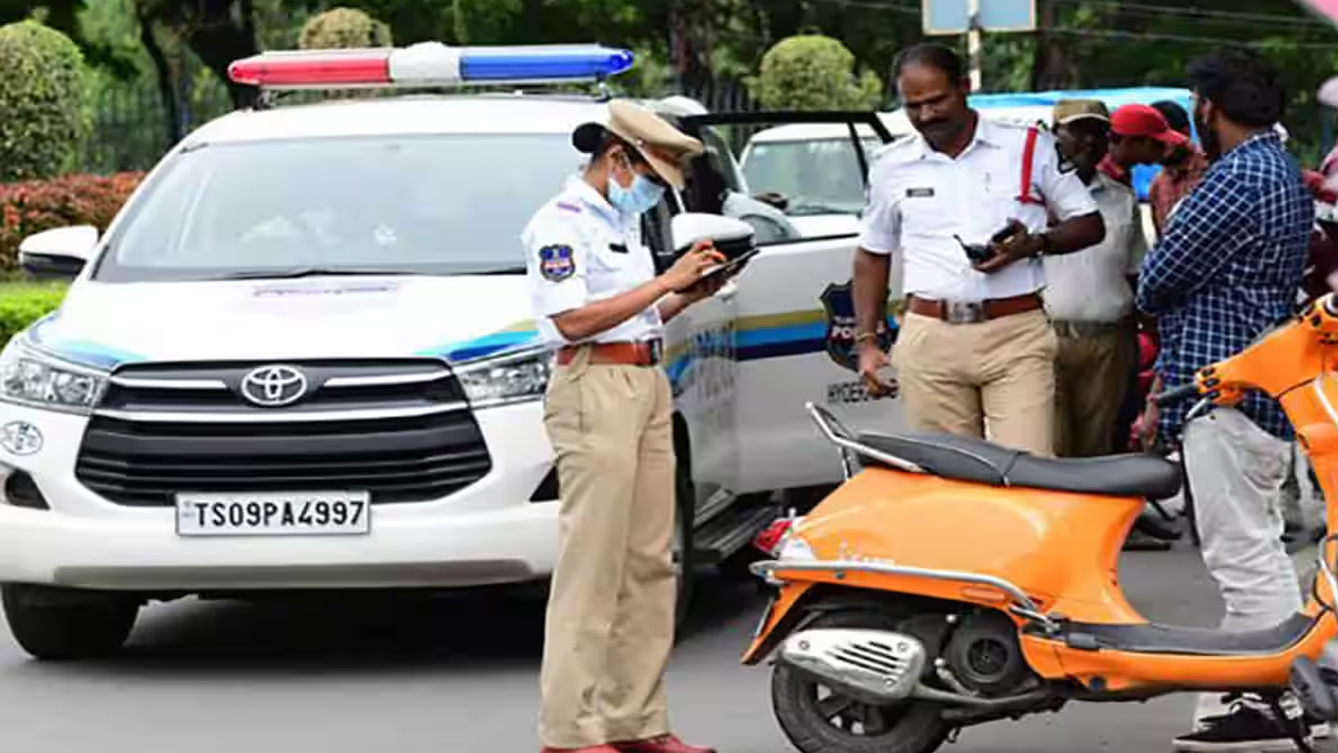 تلنگانہ حکومت کا ٹریفک قوانین سخت کرنے کا منصوبہ: ایک سال میں 5 چالان پر لائسنس اور گاڑی کی آر سی ضبط ہو سکتی ہے