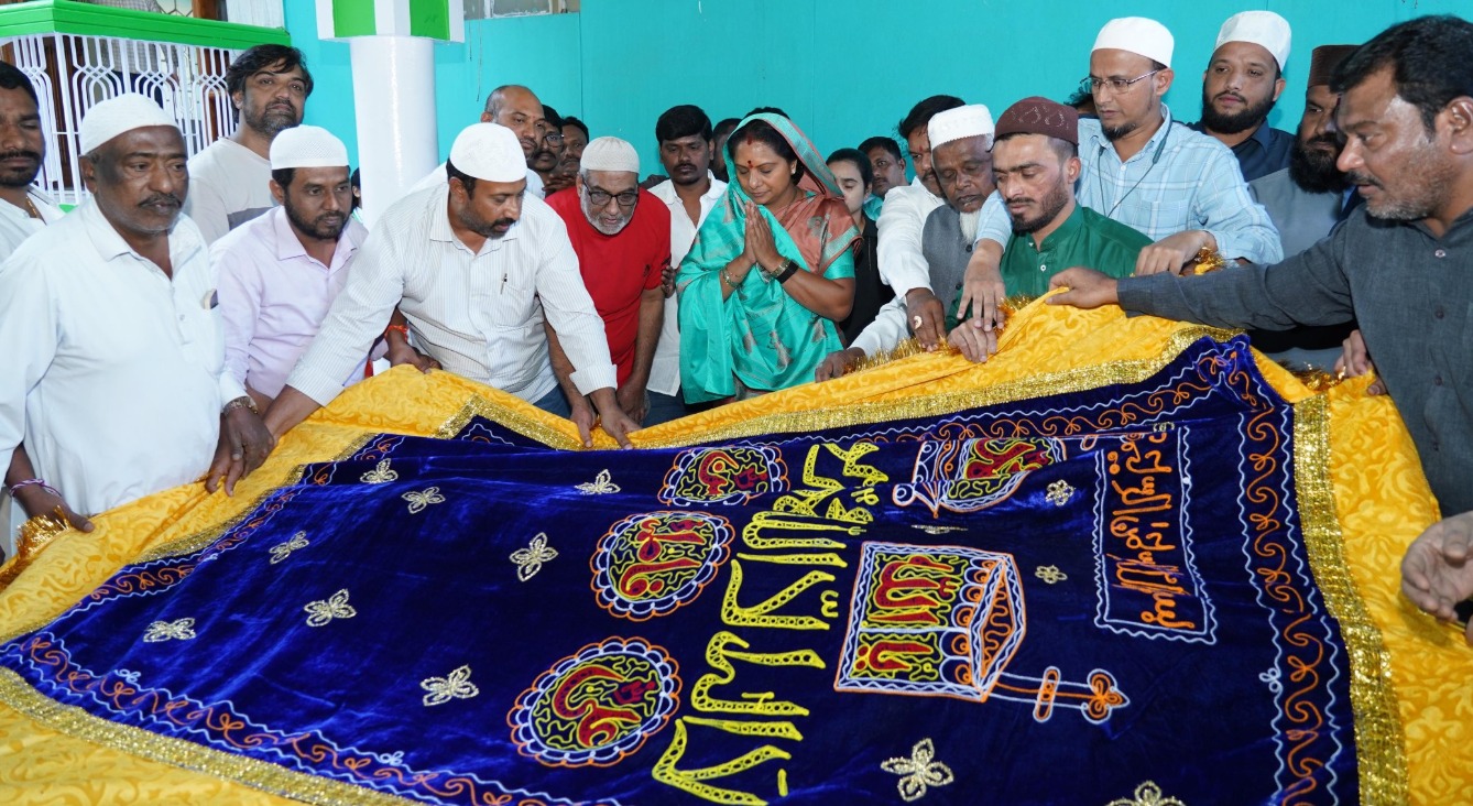 صنعت نگر: کلواکنٹلہ کویتا کی درگاہ حضرت سید ابراہیم شاہؒ پر حاضری