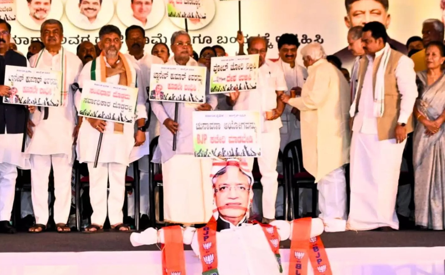 بنگلورو میں کانگریس کا احتجاج، چیف الیکشن کمشنر گیانیش کمار کے استعفیٰ کا مطالبہ
