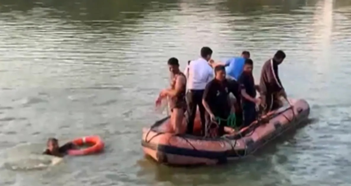 گجرات: وڈودرا کی ہرنی جھیل میں 27 بچوں کو لے جانے والی کشتی الٹ گئی، 6 ہلاک 