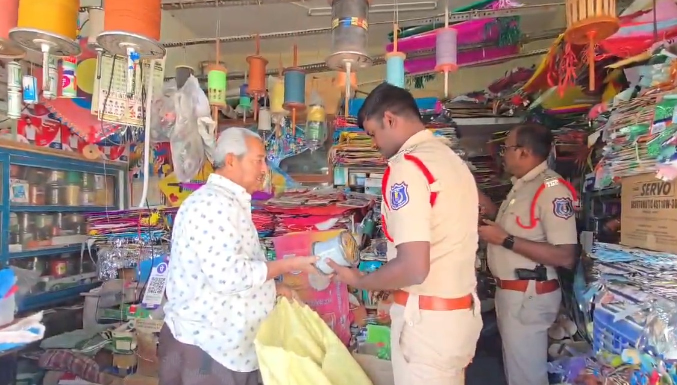 سنکرانتی پر بالاپور پولیس کی چینی مانجہ کے خلاف کارروائی