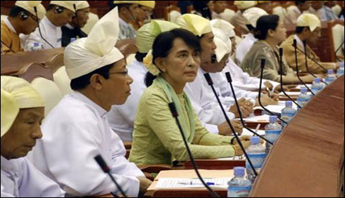 میانمار : 50 سالہ تاریخ میں پہلی جمہوری پارلیمنٹ کا اجلاس   