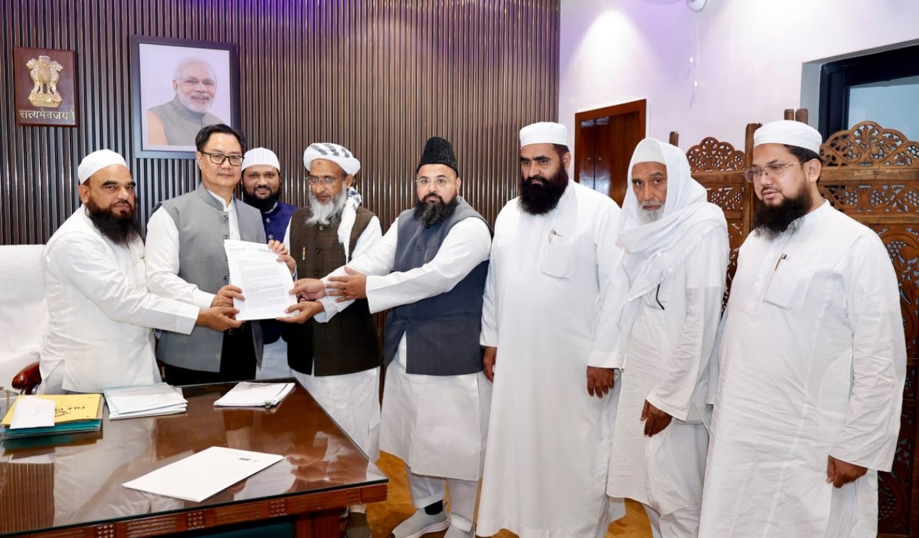 ریس کورس مسجد کا معاملہ: جمعیۃ علماء کے وفد کی کرن رجیجو سے ملاقات، تحفظِ مسجد کا مطالبہ