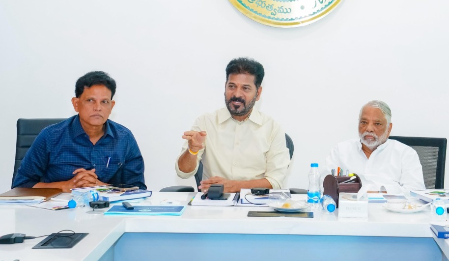 تلنگانہ: سرکاری اسکولوں میں ناشتے کے ساتھ  دودھ فراہم کیا ہائے: ریونت ریڈی 