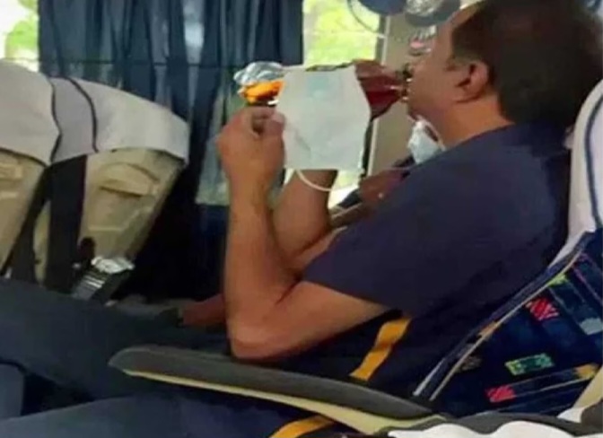 خاتون کرکٹرس سوار بس میں شراب پینے پر ہیڈکوچ معطل