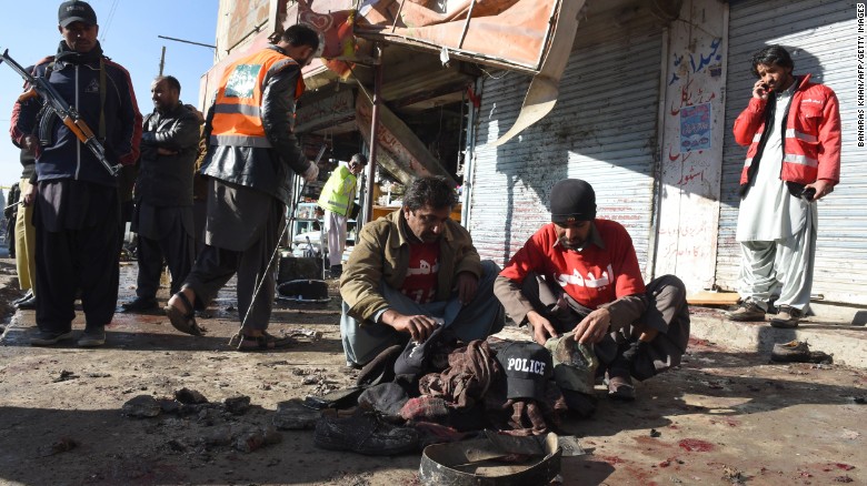 پاکستان میں پولیو مرکز کے باہر بم دھماکے میں 15 افراد ہلاک