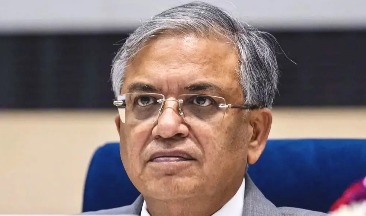 بھارت میں سیاسی ہلچل: اپوزیشن کی جانب سے چیف الیکشن کمشنر  گیانیش کمار کے خلاف مواخذے کی قرارداد پیش