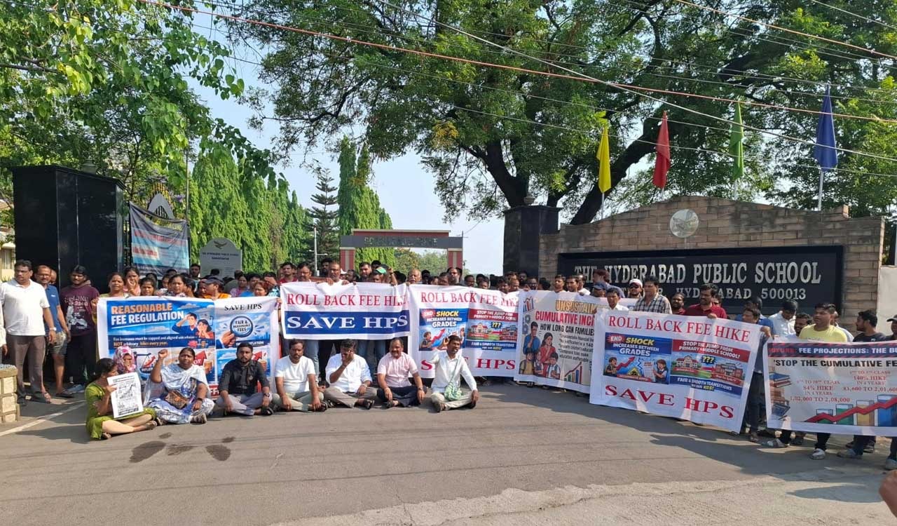 حیدرآباد پبلک اسکول رامنتھاپور میں فیس میں اضافے پر والدین کا شدید احتجاج