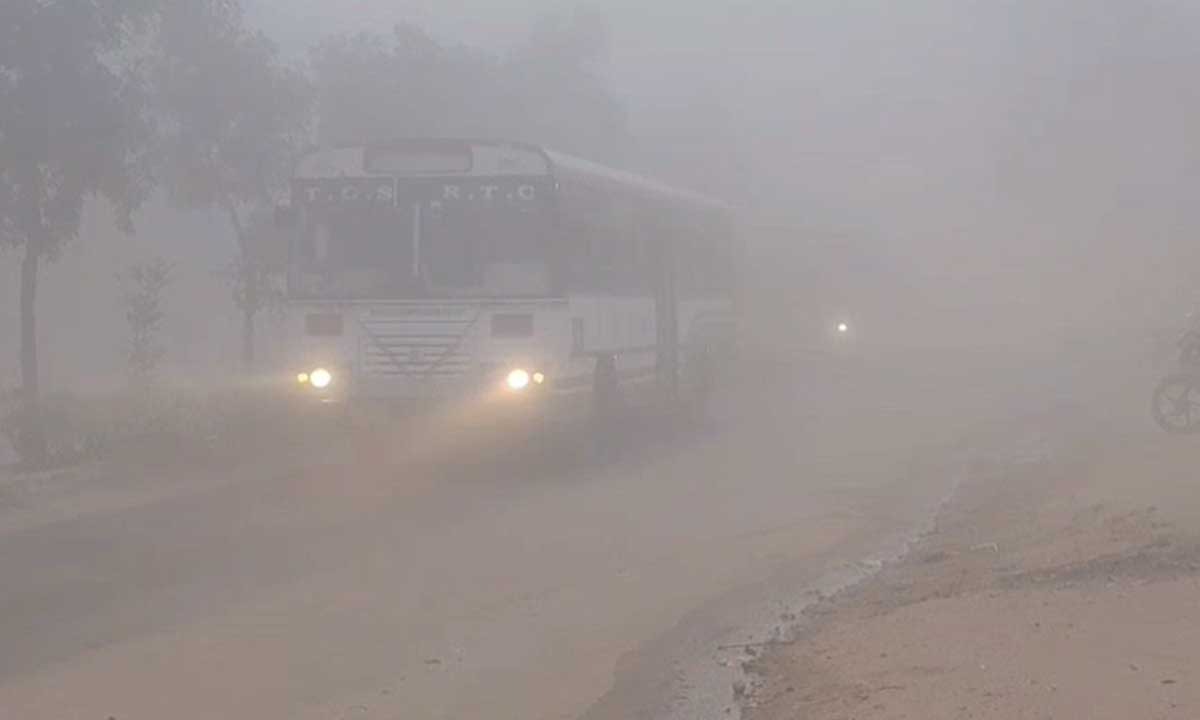 شمس آباد ایرپورٹ اور اطراف میں گھنی کہر، ٹریفک اور فضائی سفر متاثر