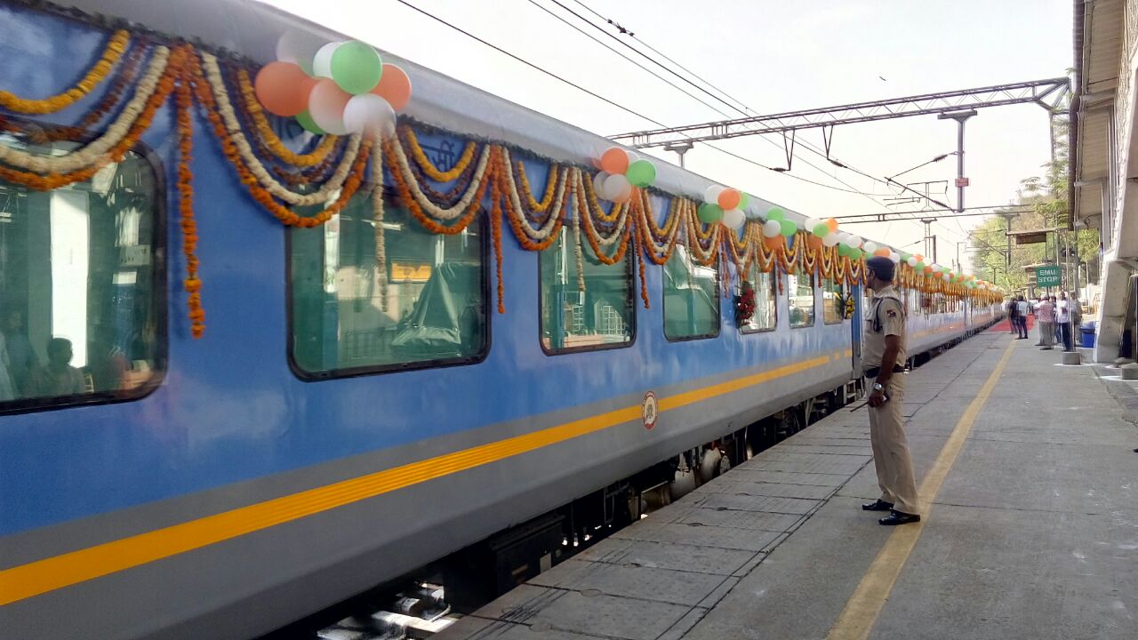 نئی دہلی سے آگرہ کے درمیان چلی سب سے تیز رفتار ٹرین