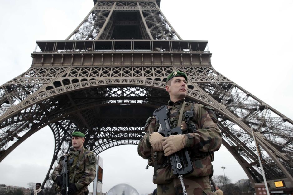 پیرس حملے کے بعد ہمدردی کی لہر نفرت میں تبدیل