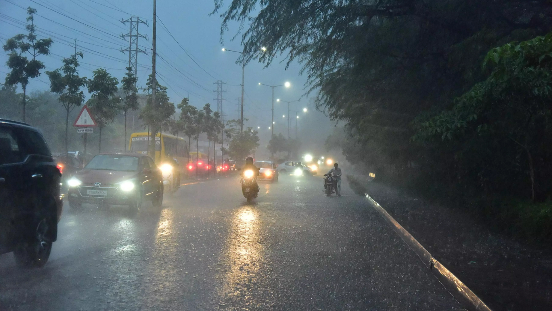 تلنگانہ کے کئی اضلاع میں ہفتہ کی آدھی رات کو موسلا دھار بارش، آج مزید چند اضلاع میں بارش کا امکان