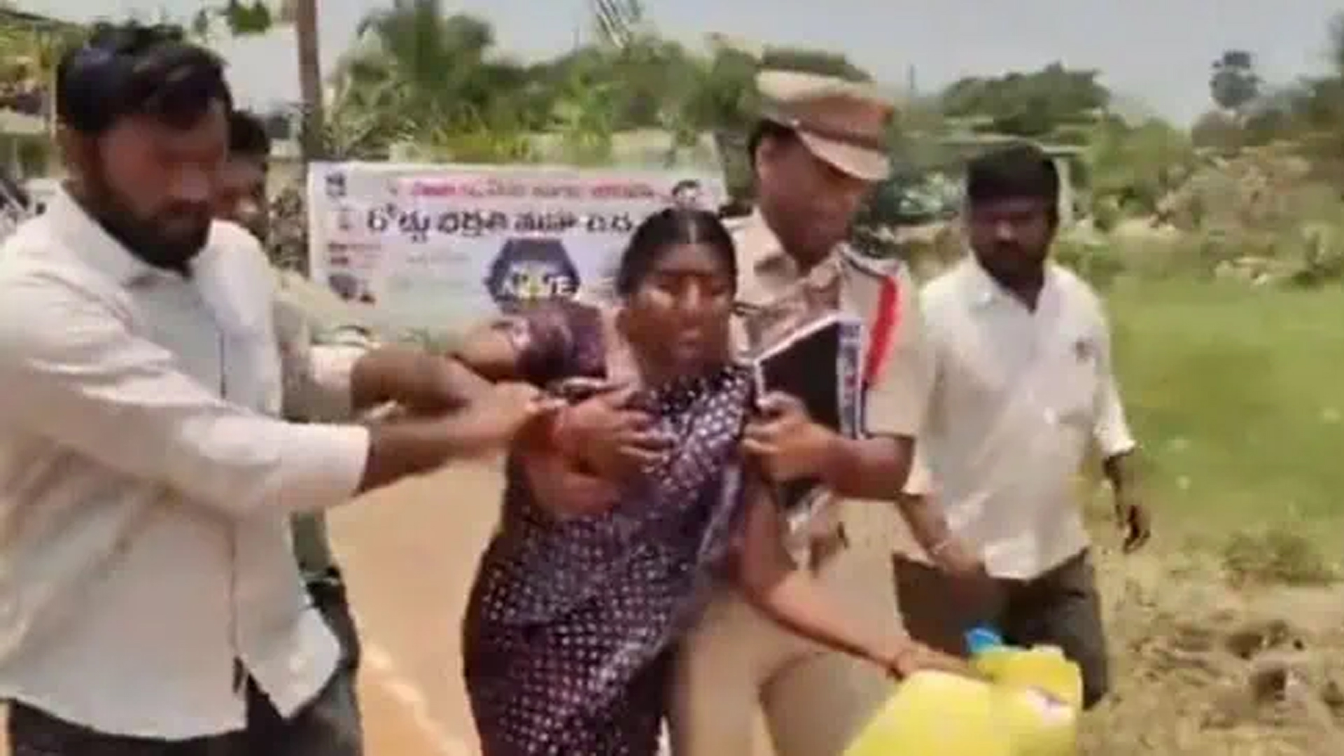 سوریاپیٹ میں گھر نہ ملنے پر خاتون کی خودکشی کی کوشش